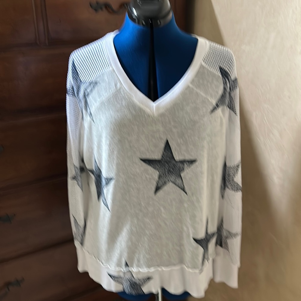 T Party White/Blue Star slouchy top.